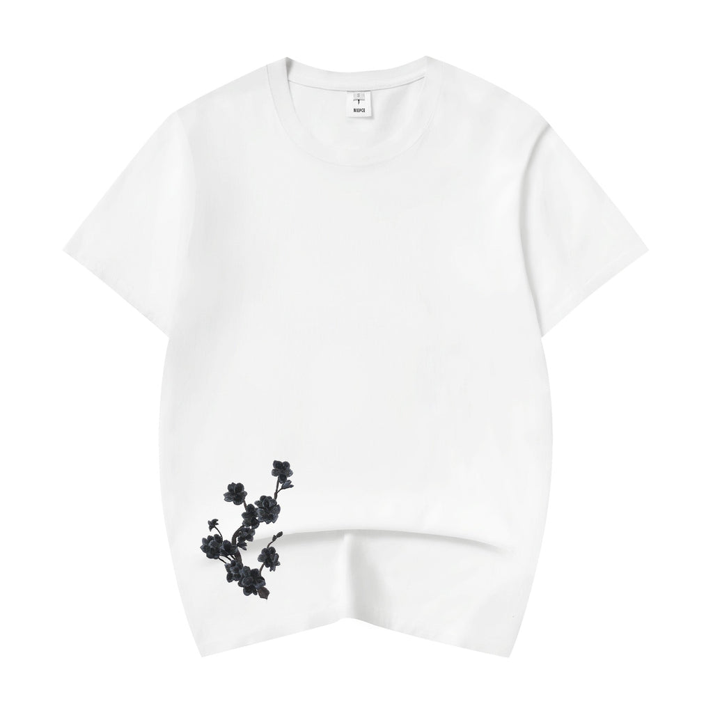 ET524 Moon Fox Embroidered Tee