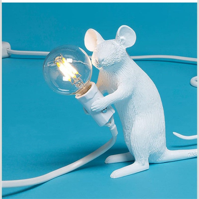 Postmodern Resin Animal Rat Mouse Table Lamp Small Mini Mouse Cute LED Night Lights Home Décor Desk Lights Bedside Lamp Decorative Table Lamp Cute Study Lamps for Bedroom Décor (